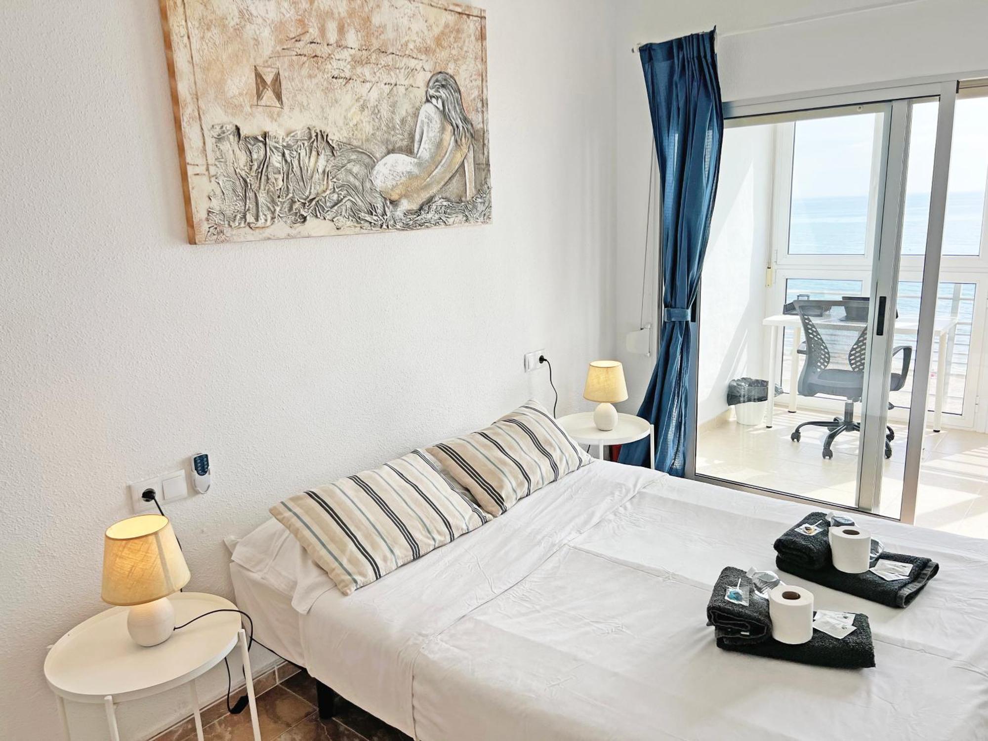 Atico Frente Al Mar 2 Terrazas Barbacoa Y Parking Sujeto A Disponibilidad Appartement El Campello Buitenkant foto