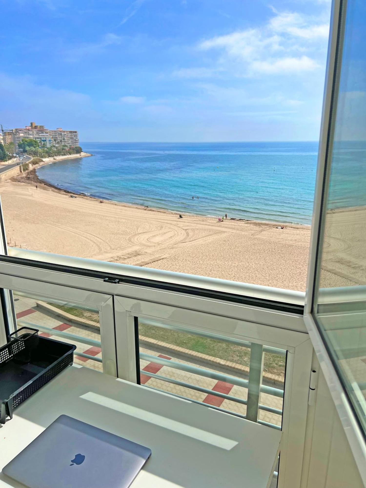 Atico Frente Al Mar 2 Terrazas Barbacoa Y Parking Sujeto A Disponibilidad Appartement El Campello Buitenkant foto